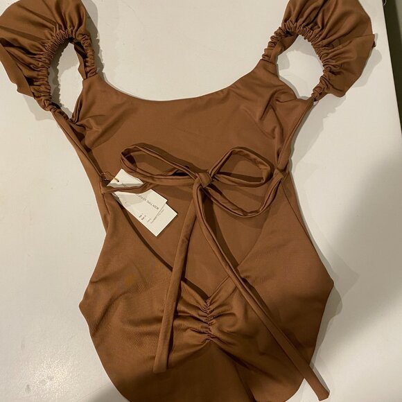 Londre - Ruffle Shoulder One Piece - Picture 5 of 10